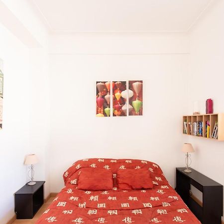 Nice Center - Bright Studio Balcony Wifi & Aircon Apartment Luaran gambar