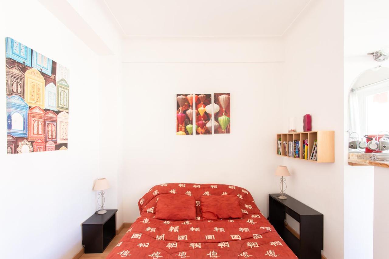 Nice Center - Bright Studio Balcony Wifi & Aircon Apartment Luaran gambar